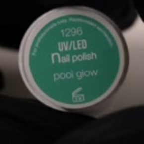 UV/LED nail polish pool glow